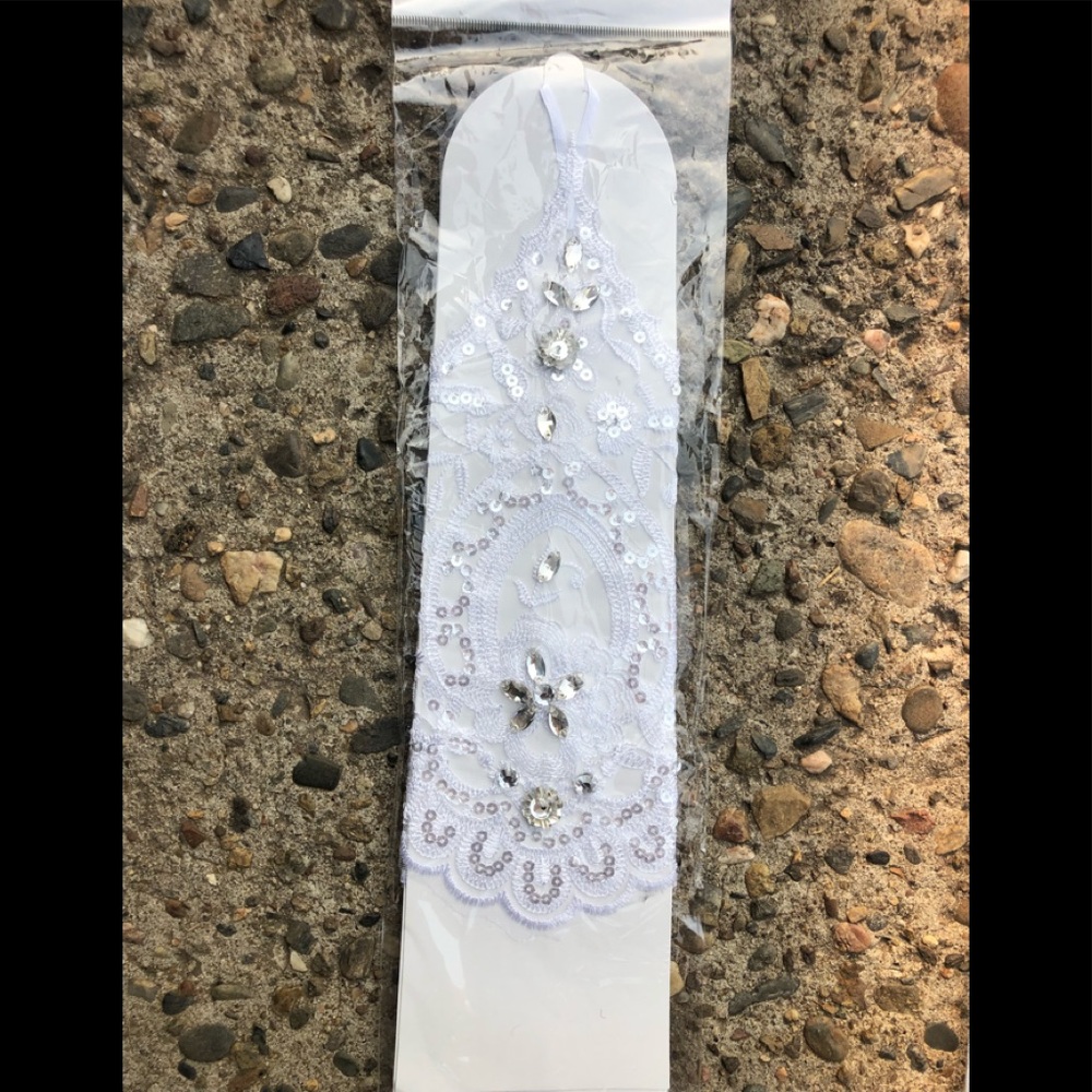 Long women’s bridal gloves